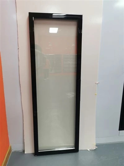 Puerta del refrigerador de bebidas